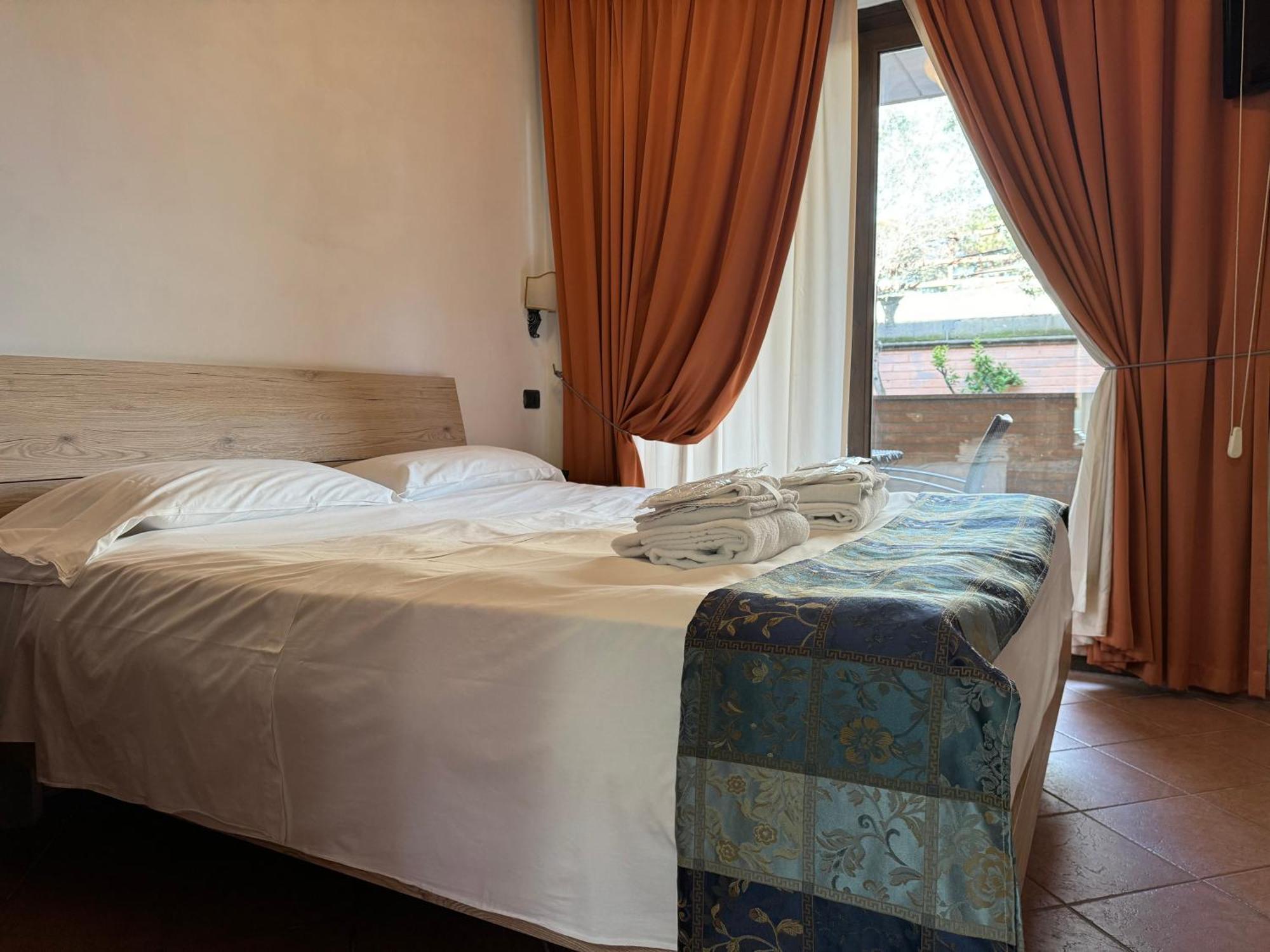 Euro House Inn Airport Fiumicino Exteriör bild