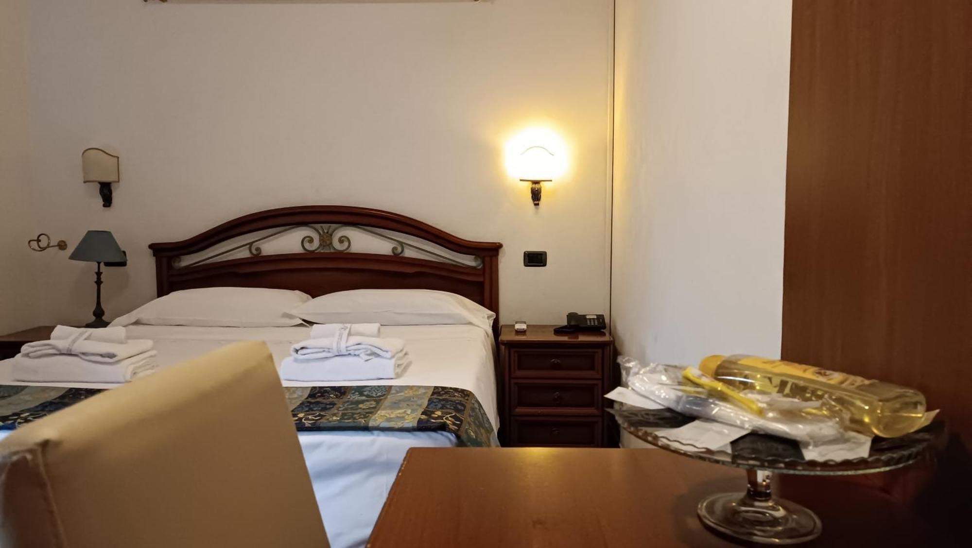 Euro House Inn Airport Fiumicino Exteriör bild