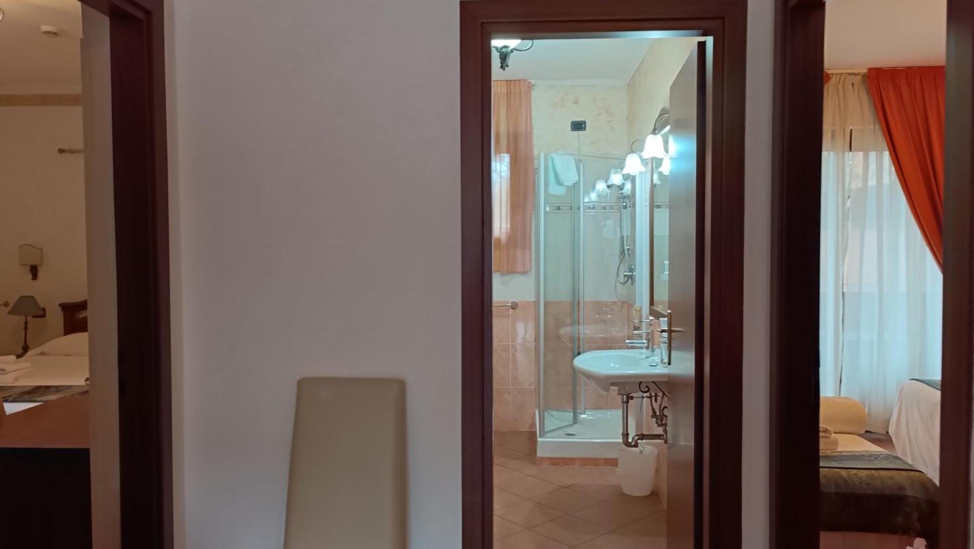 Euro House Inn Airport Fiumicino Exteriör bild