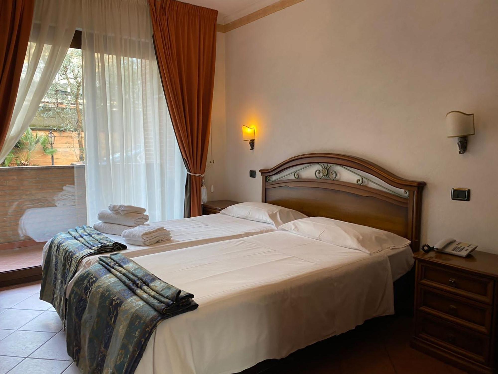 Euro House Inn Airport Fiumicino Exteriör bild