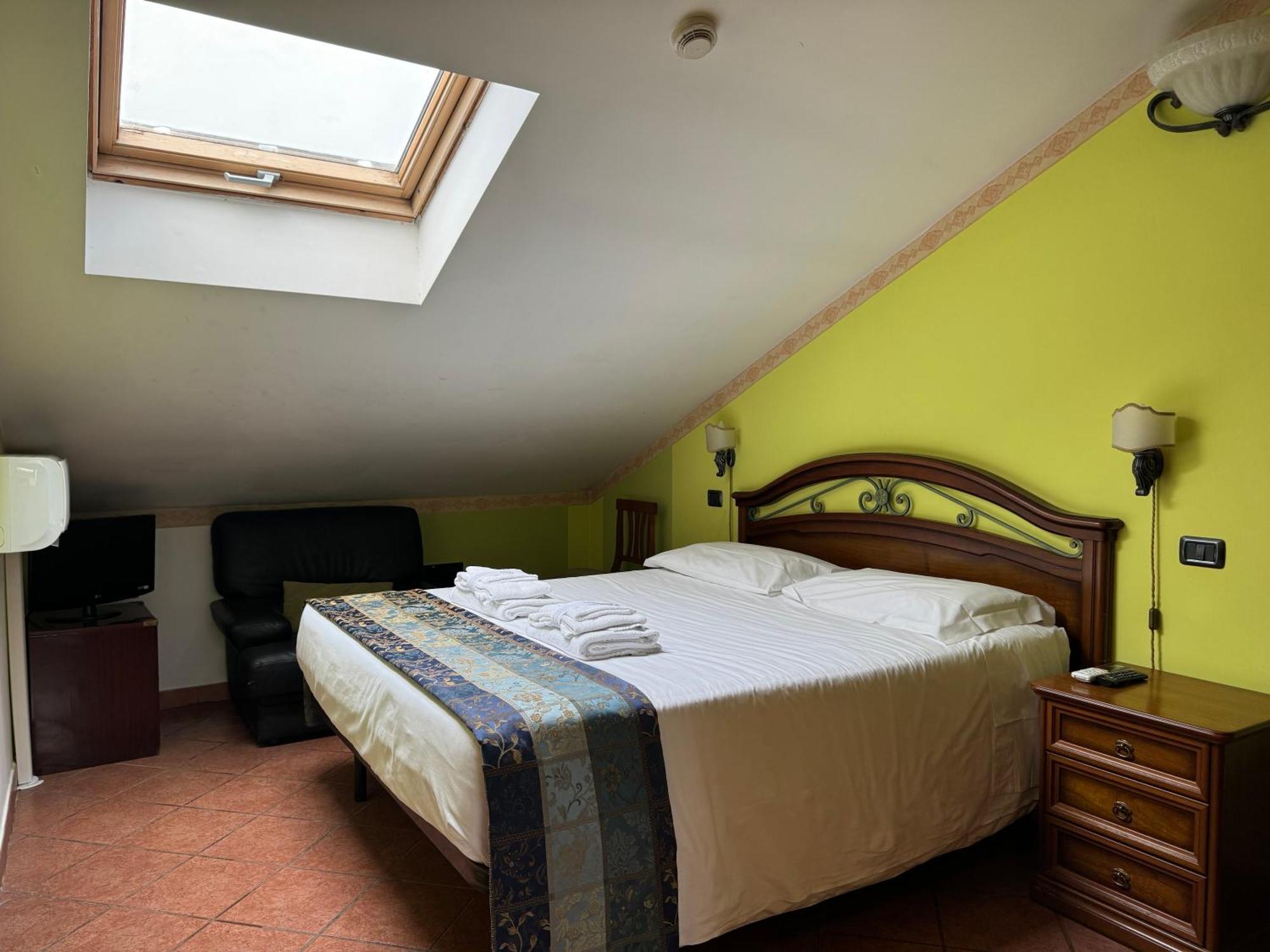 Euro House Inn Airport Fiumicino Exteriör bild