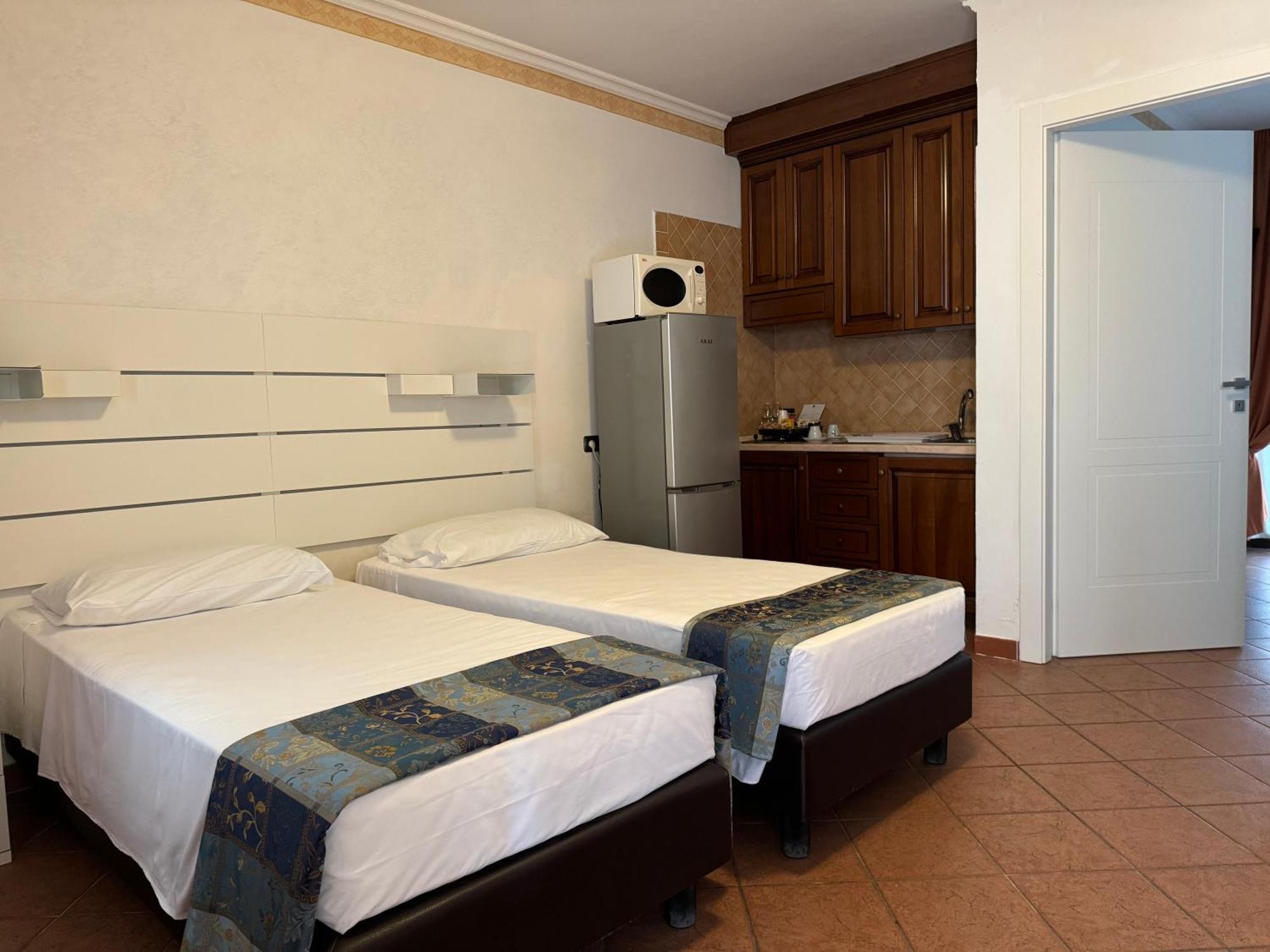 Euro House Inn Airport Fiumicino Exteriör bild